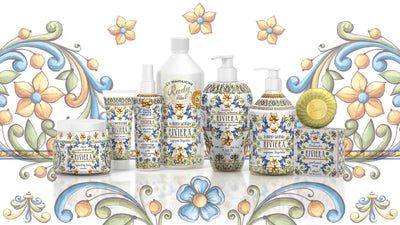 Le Maioliche di Rudy, collezione Riviera. Rappresentati da sinistra a destra: Crema corpo 500ml, Crema mani 100ml, Acqua corpo profumata 150ml, Ricarica sapone liquido 1L, Bagno e Docciaschiuma 700ml, Sapone liquido mani 500ml, Saponetta solida 100g.