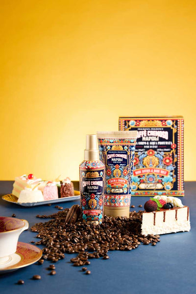 <b>Caja de Regalo con Agua Perfumada 150 mL + Crema Corporal Hidratante 200 mL</b></br>Edición Gourmand</br><i>Cafè Cremoso</i>