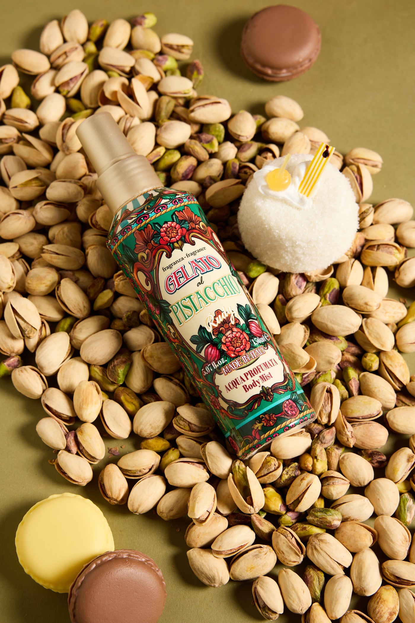 <b>Caja de Regalo con Agua Perfumada 150 mL + Crema Corporal Hidratante 200 mL</b></br>Edición Gourmand</br><i>Helado de Pistacho</i>