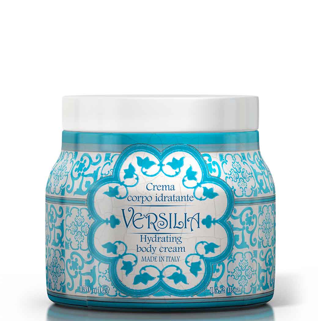 <p><b>Moisturizing Body Cream 450 mL</b><br />
mandarin and freesia<br />
<i>Versilia range</i></p>
